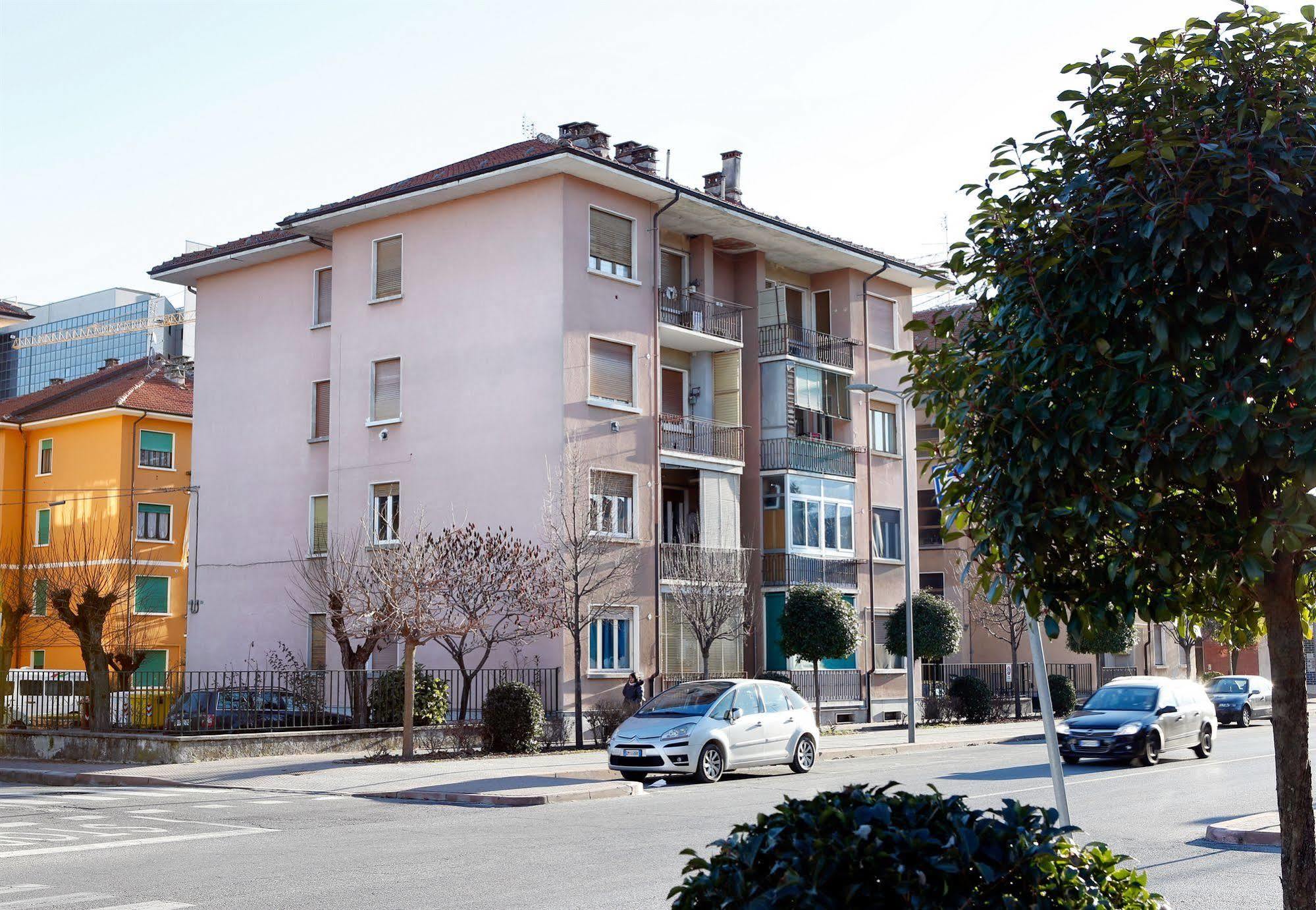 B&B Il Rosso E Il Blu Cuneo Bagian luar foto