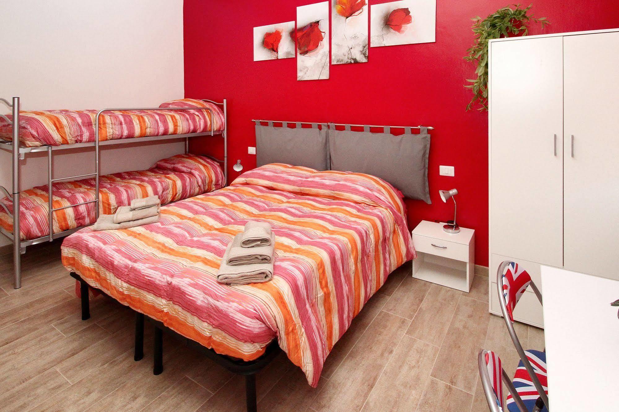 B&B Il Rosso E Il Blu Cuneo Bagian luar foto