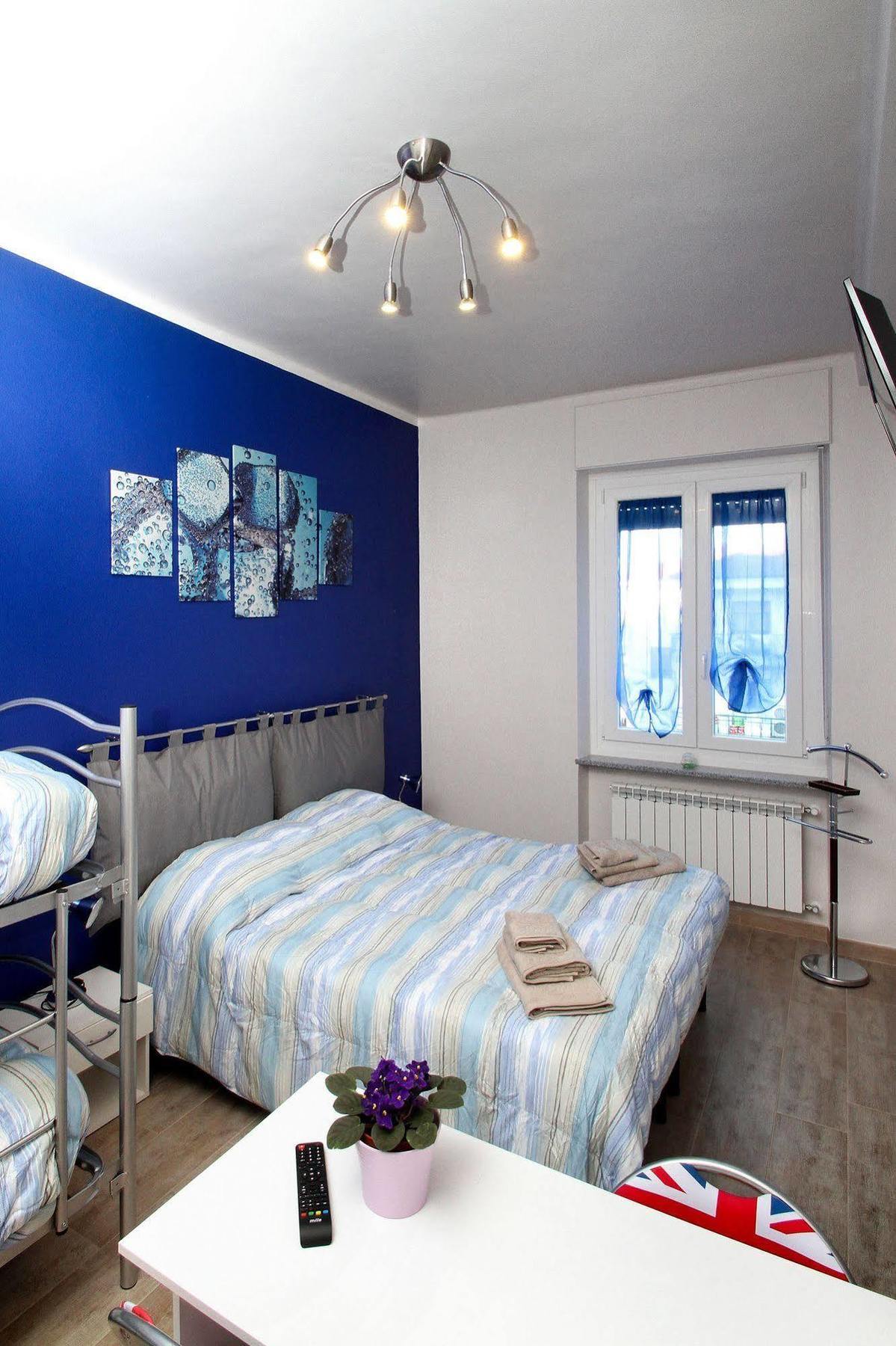 B&B Il Rosso E Il Blu Cuneo Bagian luar foto