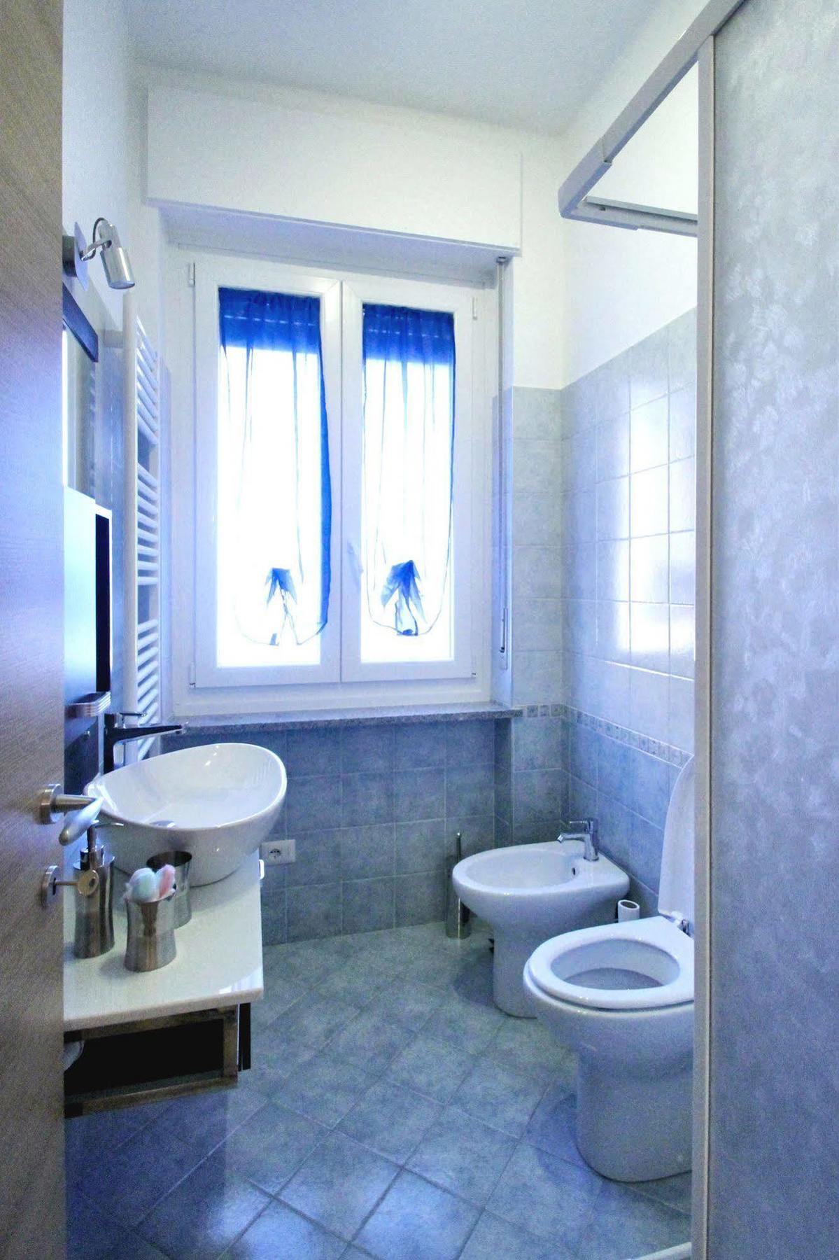 B&B Il Rosso E Il Blu Cuneo Bagian luar foto