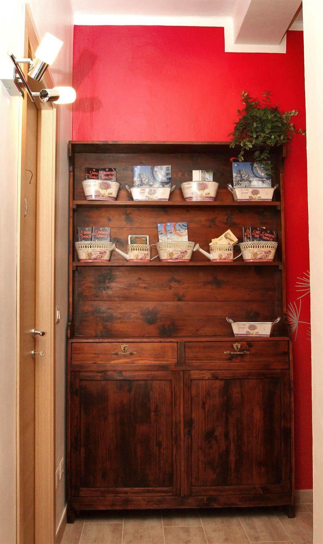 B&B Il Rosso E Il Blu Cuneo Bagian luar foto